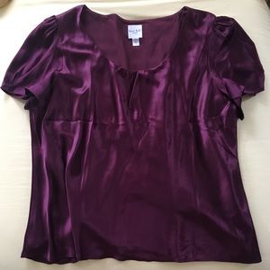 Kate Hill women’s silk short-sleeved top.